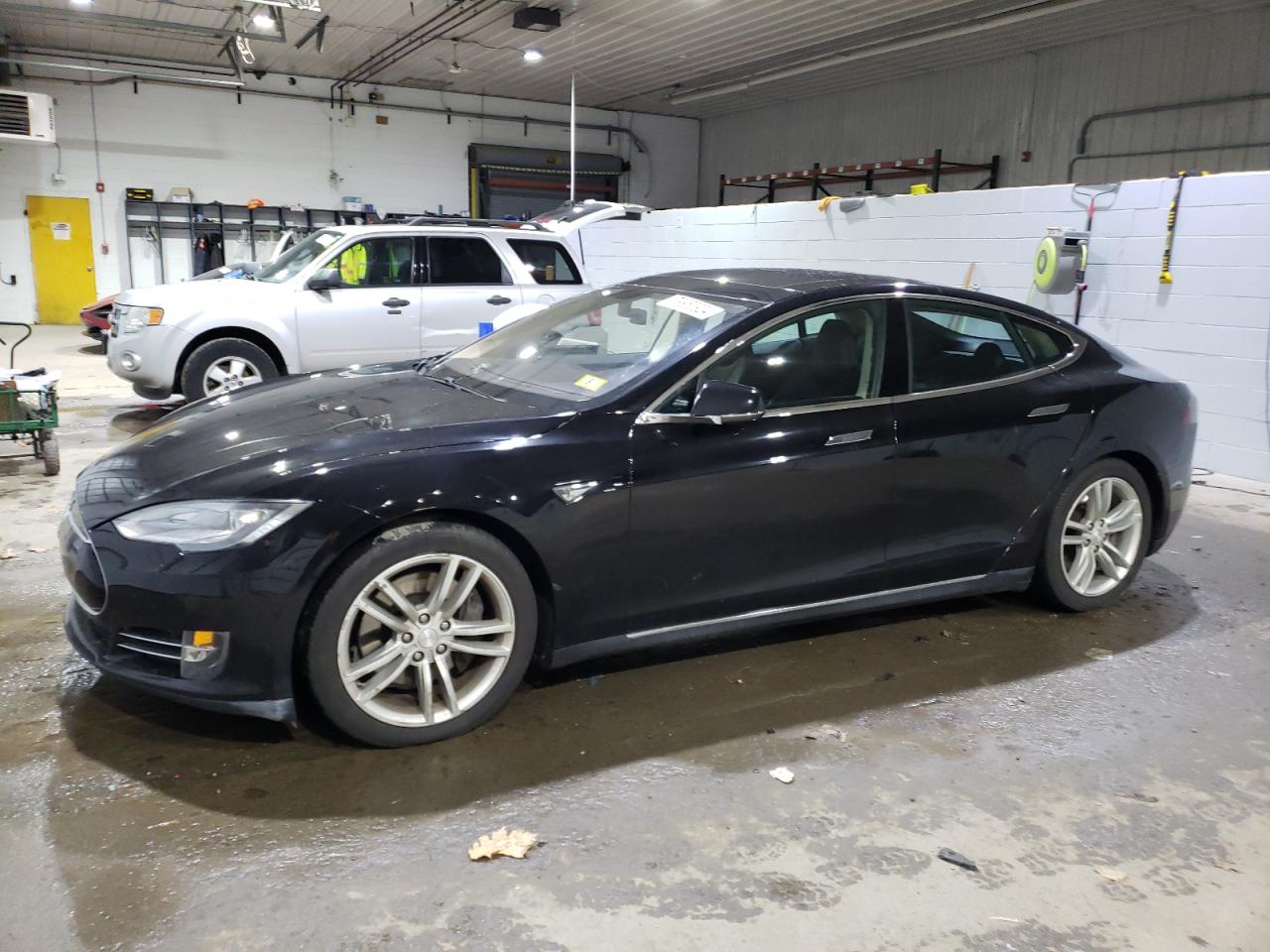 Lot #2970014894 2014 TESLA MODEL S