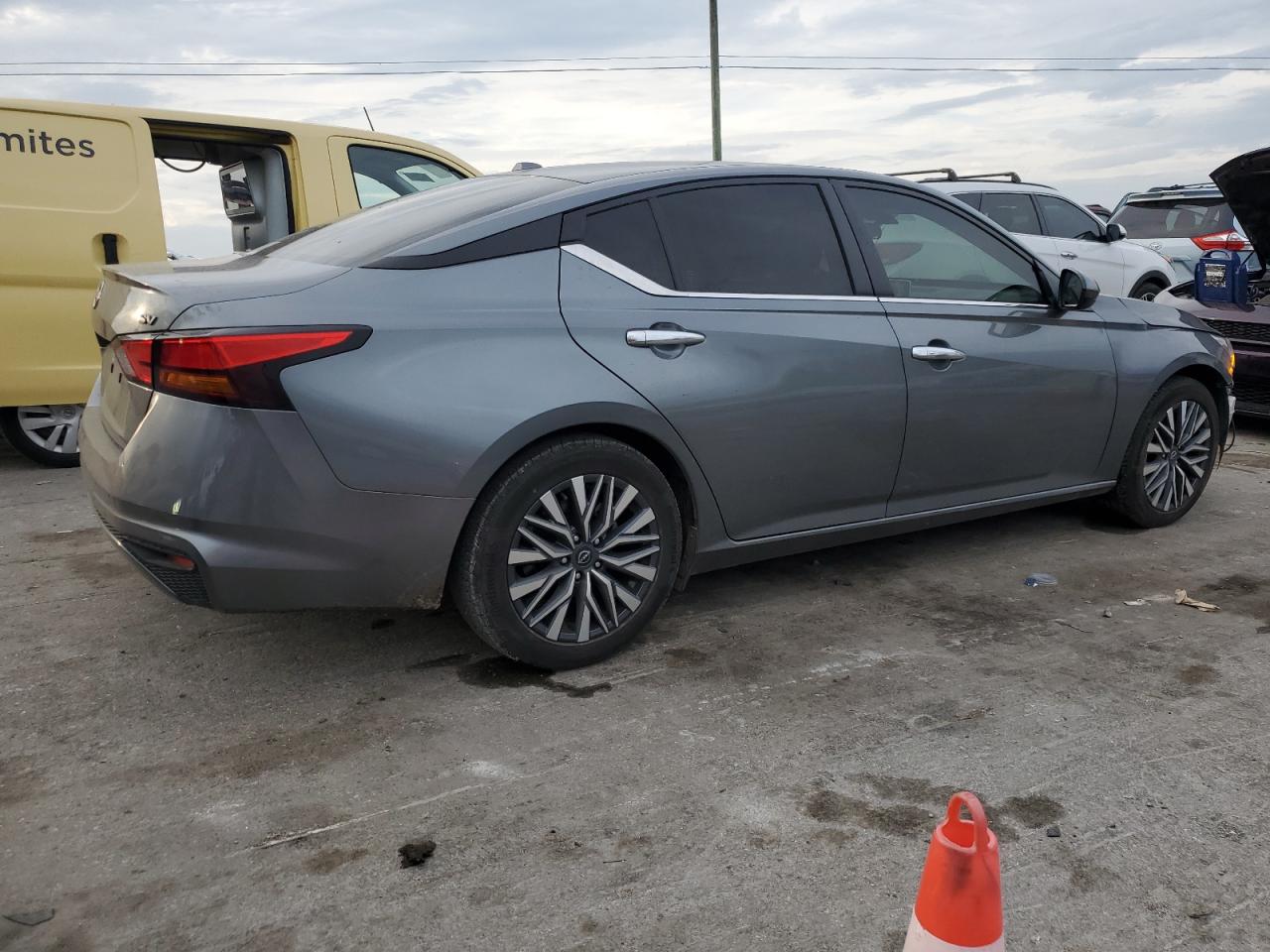 Lot #2979366737 2023 NISSAN ALTIMA SV