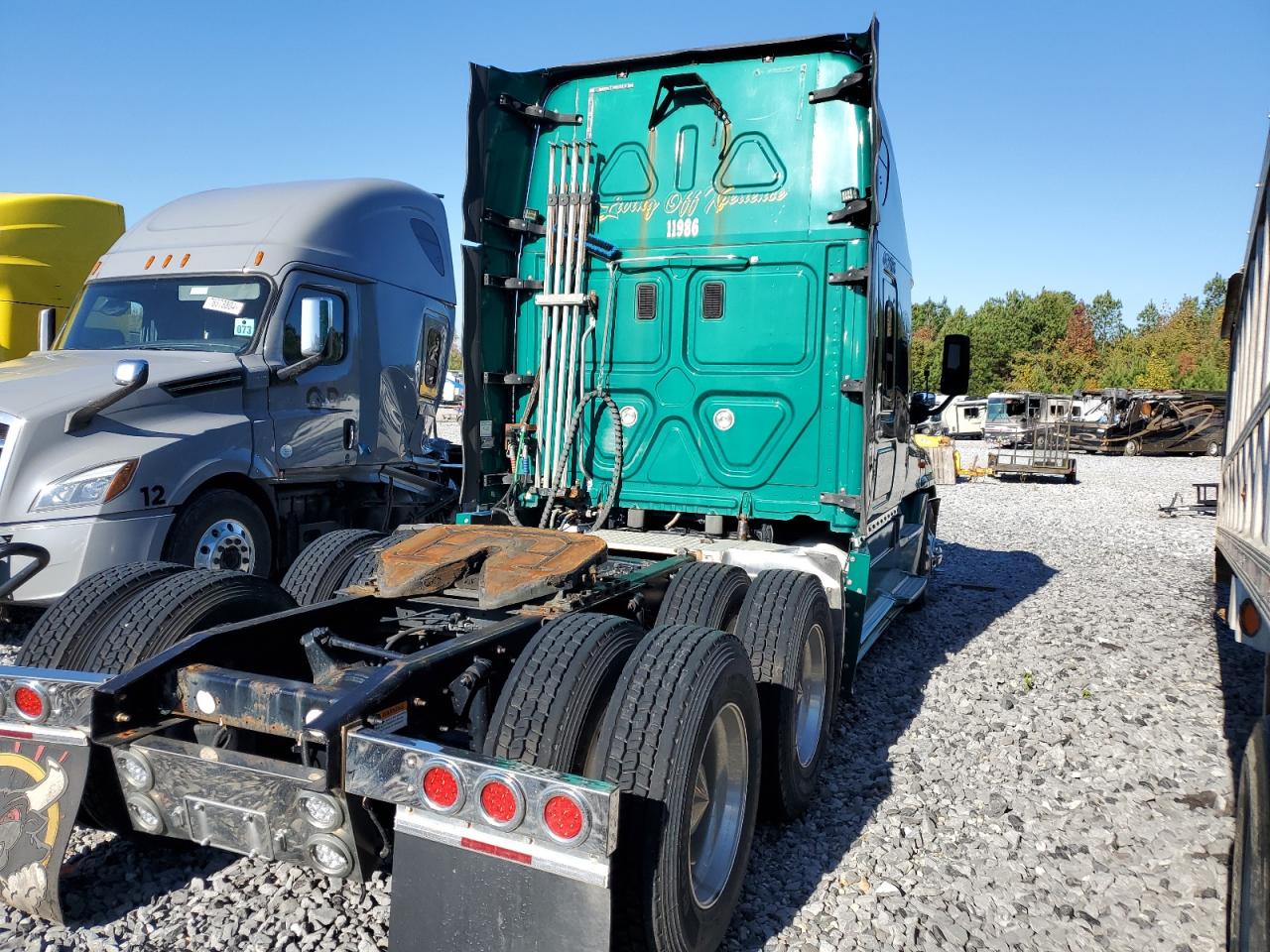 Lot #3028493931 2016 FREIGHTLINER CASCADIA 1