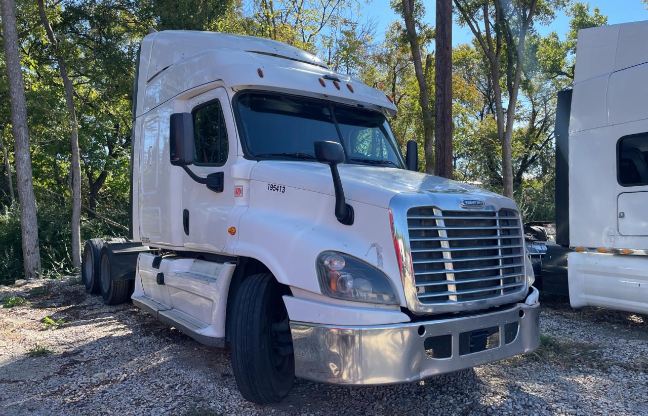  Salvage Freightliner Cascadia 1