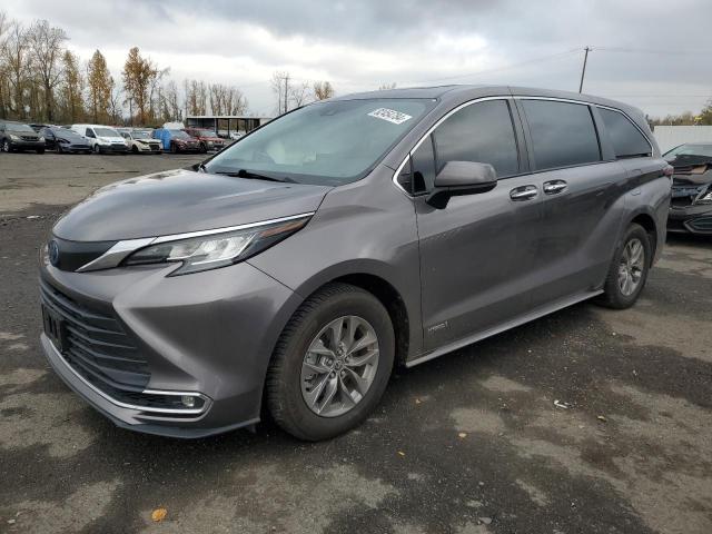 2021 TOYOTA SIENNA XLE - 5TDYRKEC6MS036009