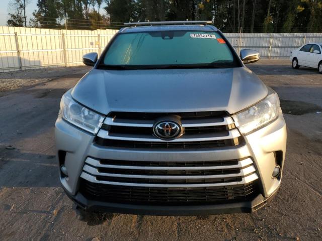 VIN 5TDJZRFH9JS540845 2018 Toyota Highlander, SE no.5