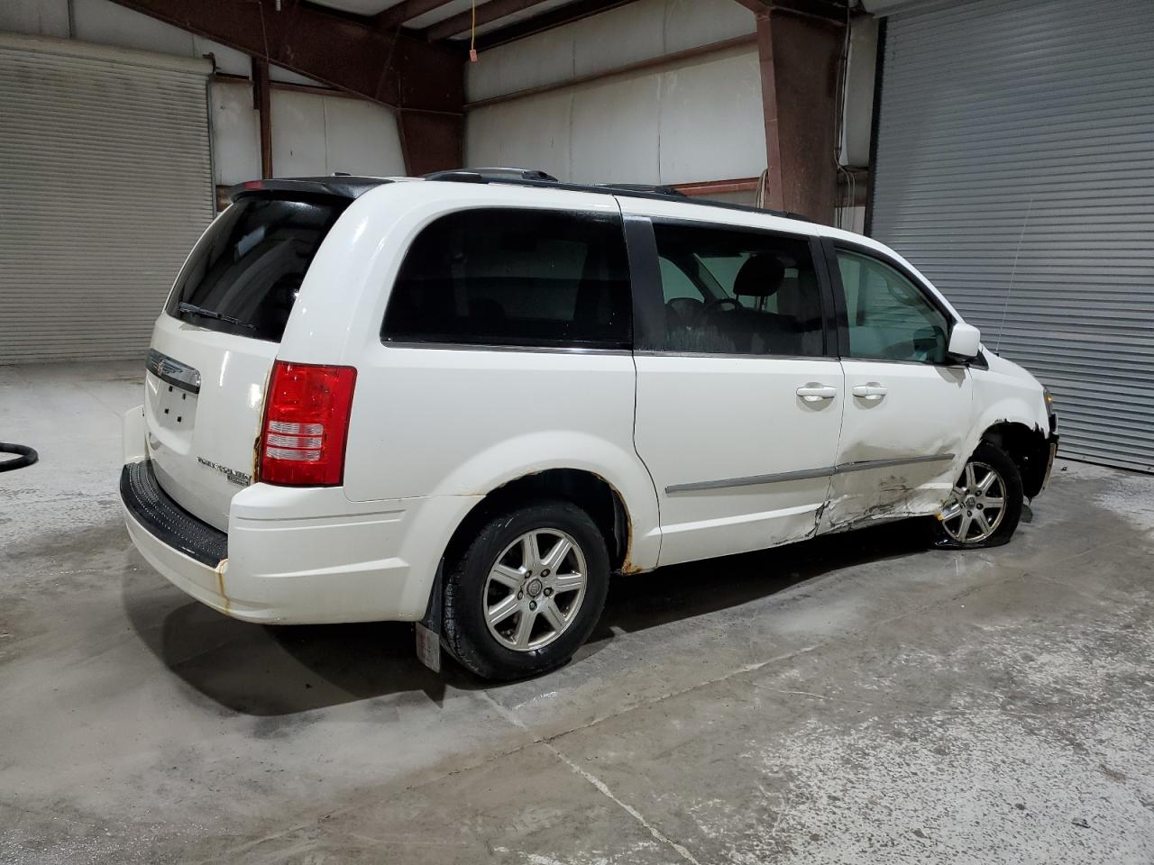 Lot #3044401764 2010 CHRYSLER TOWN & COU