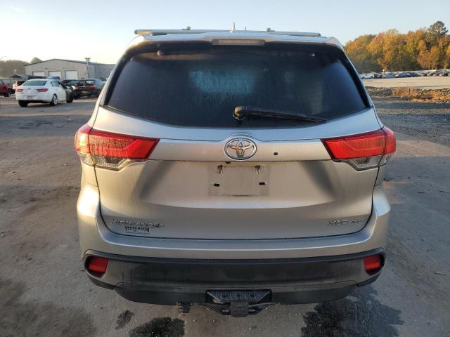 VIN 5TDJZRFH9JS540845 2018 Toyota Highlander, SE no.6