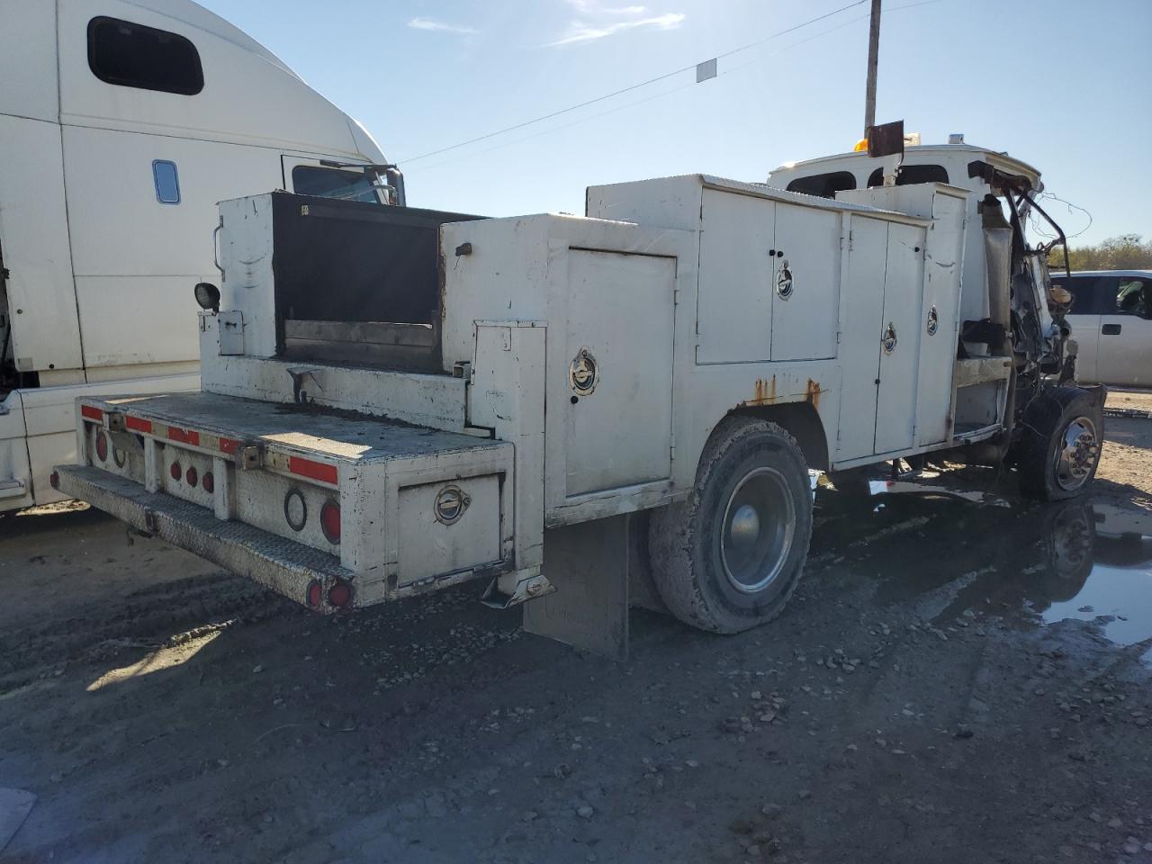 Lot #3004104867 2000 STERLING TRUCK L 8500