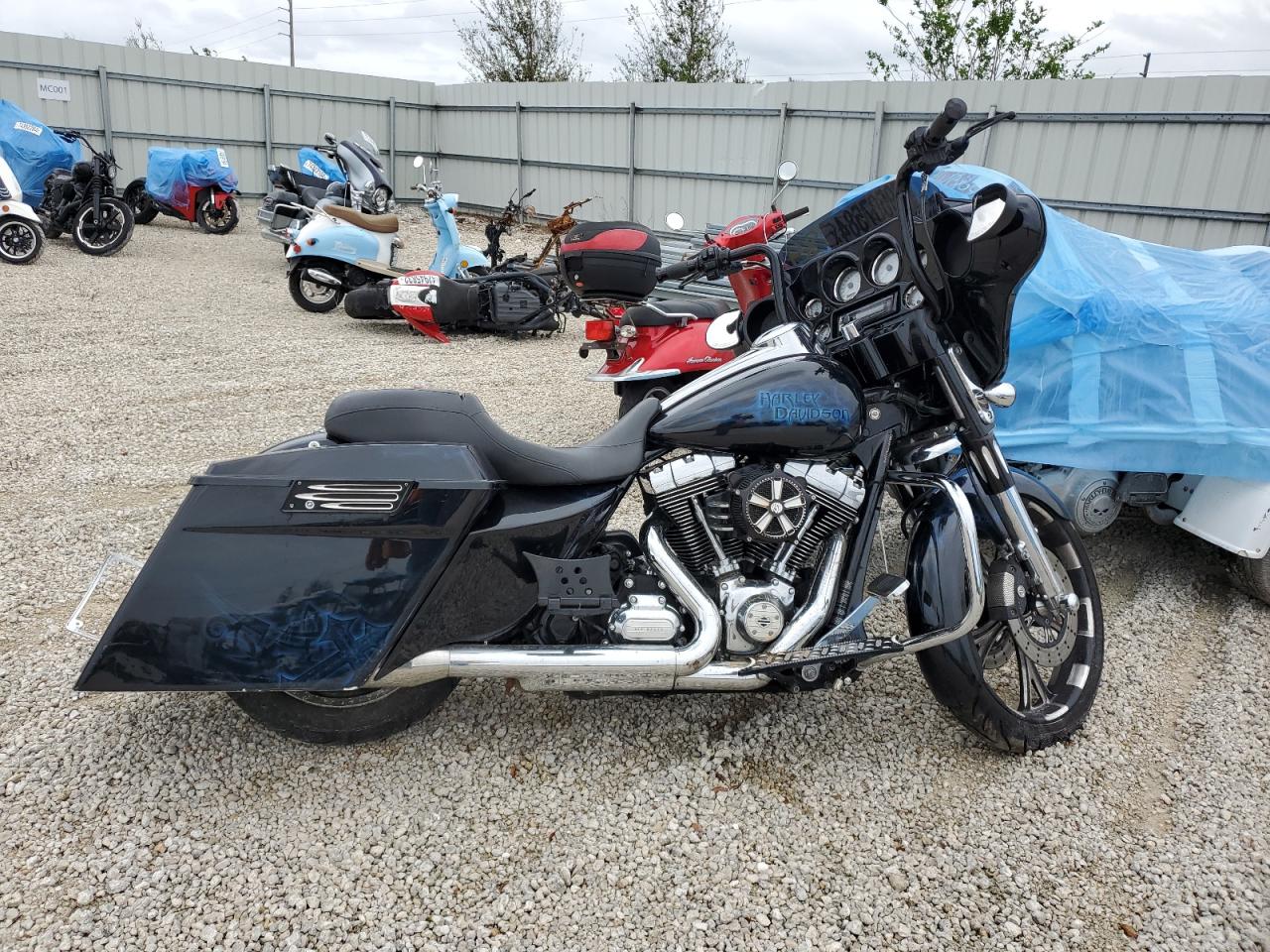 Harley Davidson Street Glide 2013 FLHX103