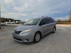 TOYOTA SIENNA XLE снимка