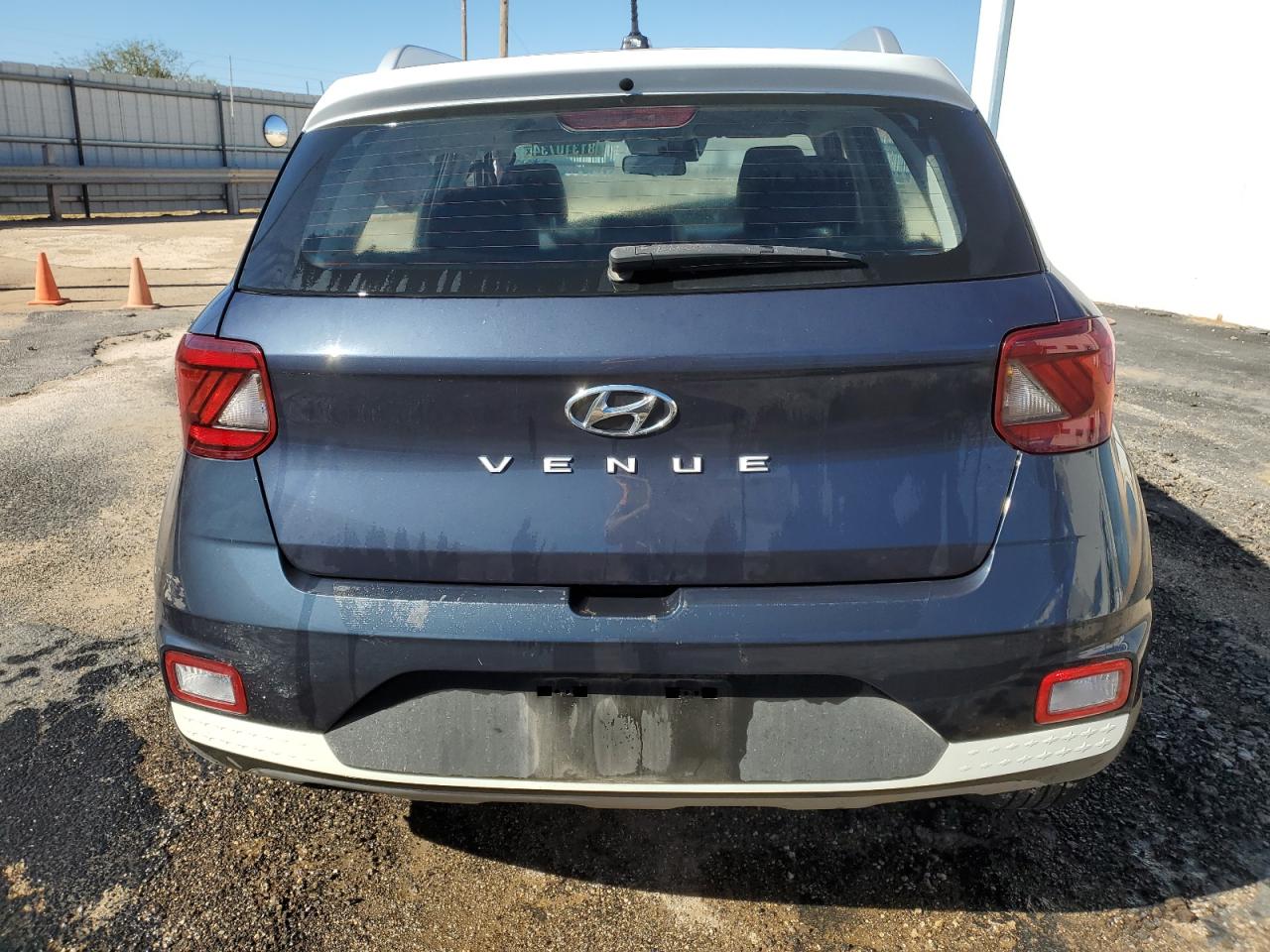 Lot #3042028206 2023 HYUNDAI VENUE SEL