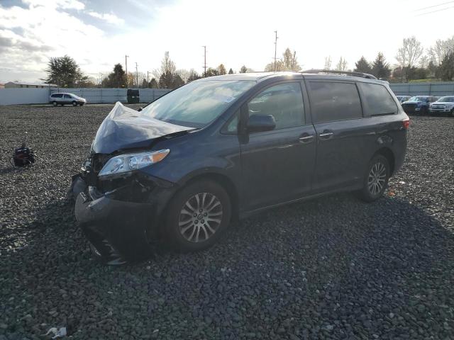 TOYOTA SIENNA XLE 2018 blue  gas 5TDYZ3DC0JS940103 photo #1