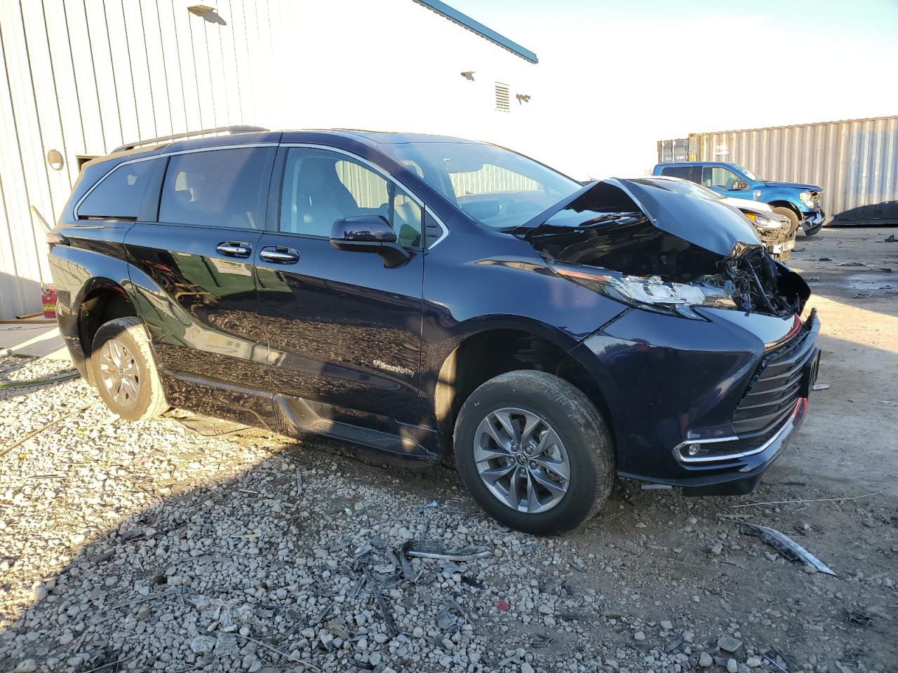 Lot #3024079655 2023 TOYOTA SIENNA XLE