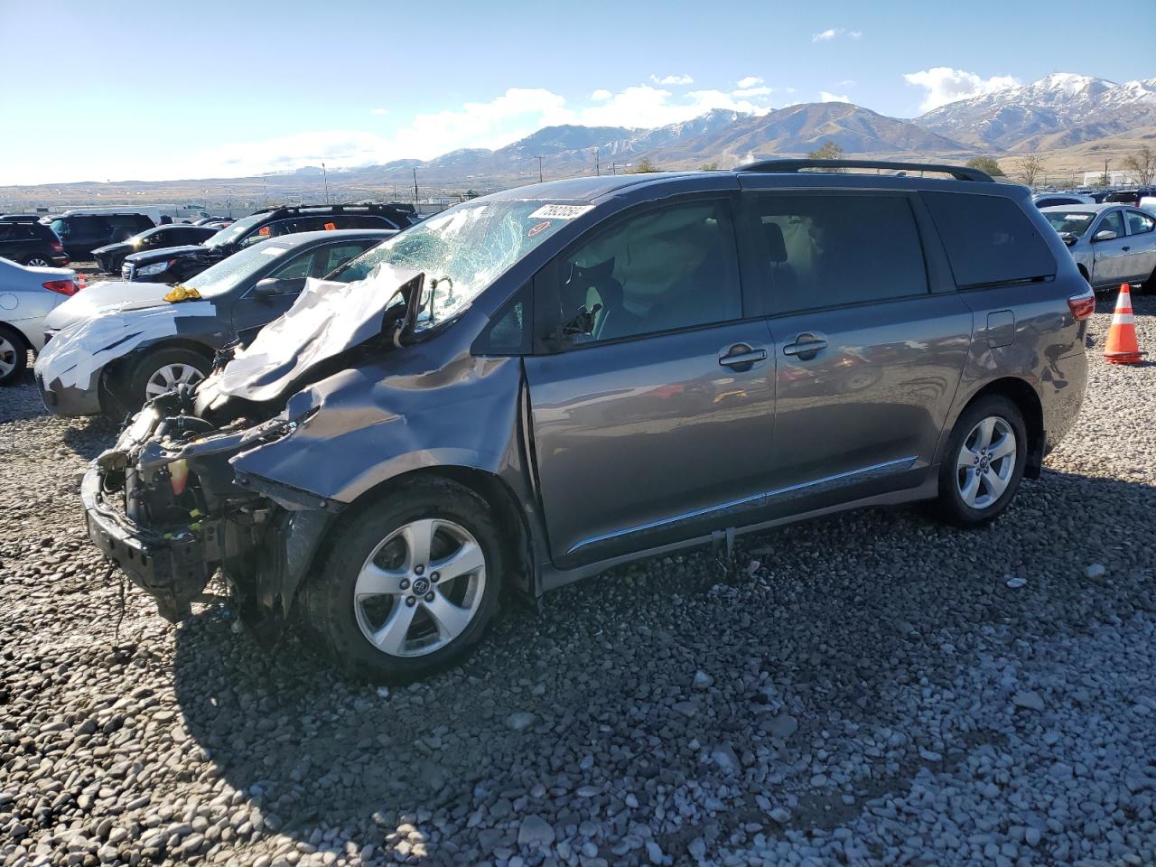 Lot #2977276594 2019 TOYOTA SIENNA LE