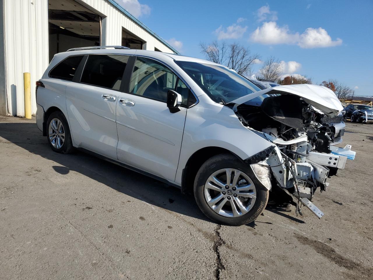 Lot #3029572099 2023 TOYOTA SIENNA LIM