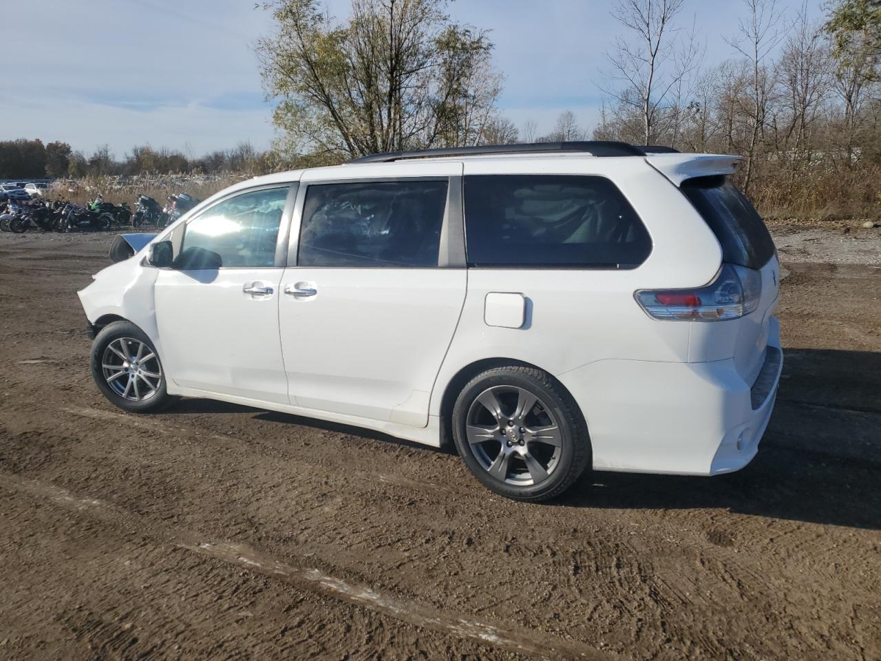 Lot #2993959382 2017 TOYOTA SIENNA SE