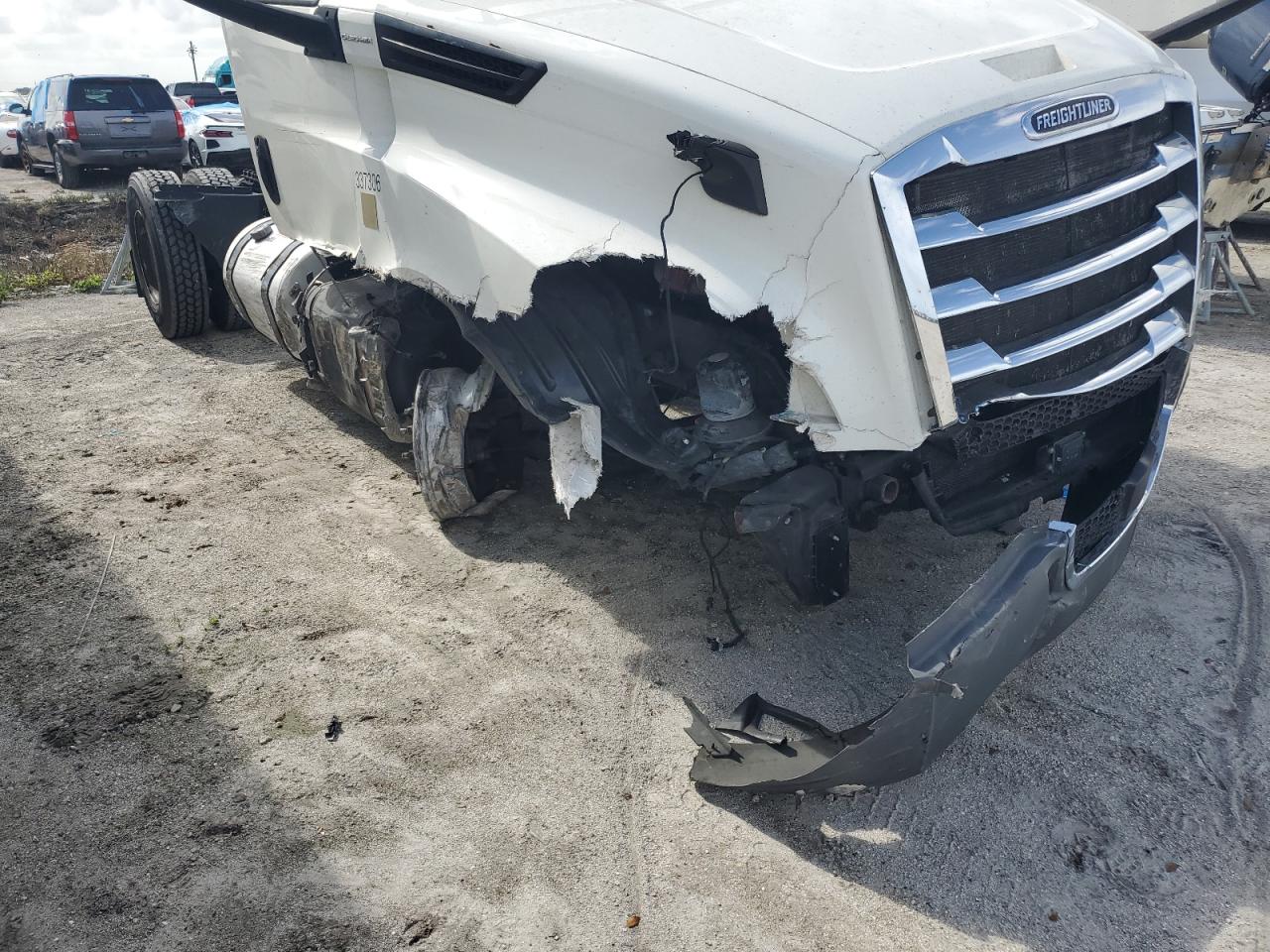 Lot #2972211147 2020 FREIGHTLINER CASCADIA 1