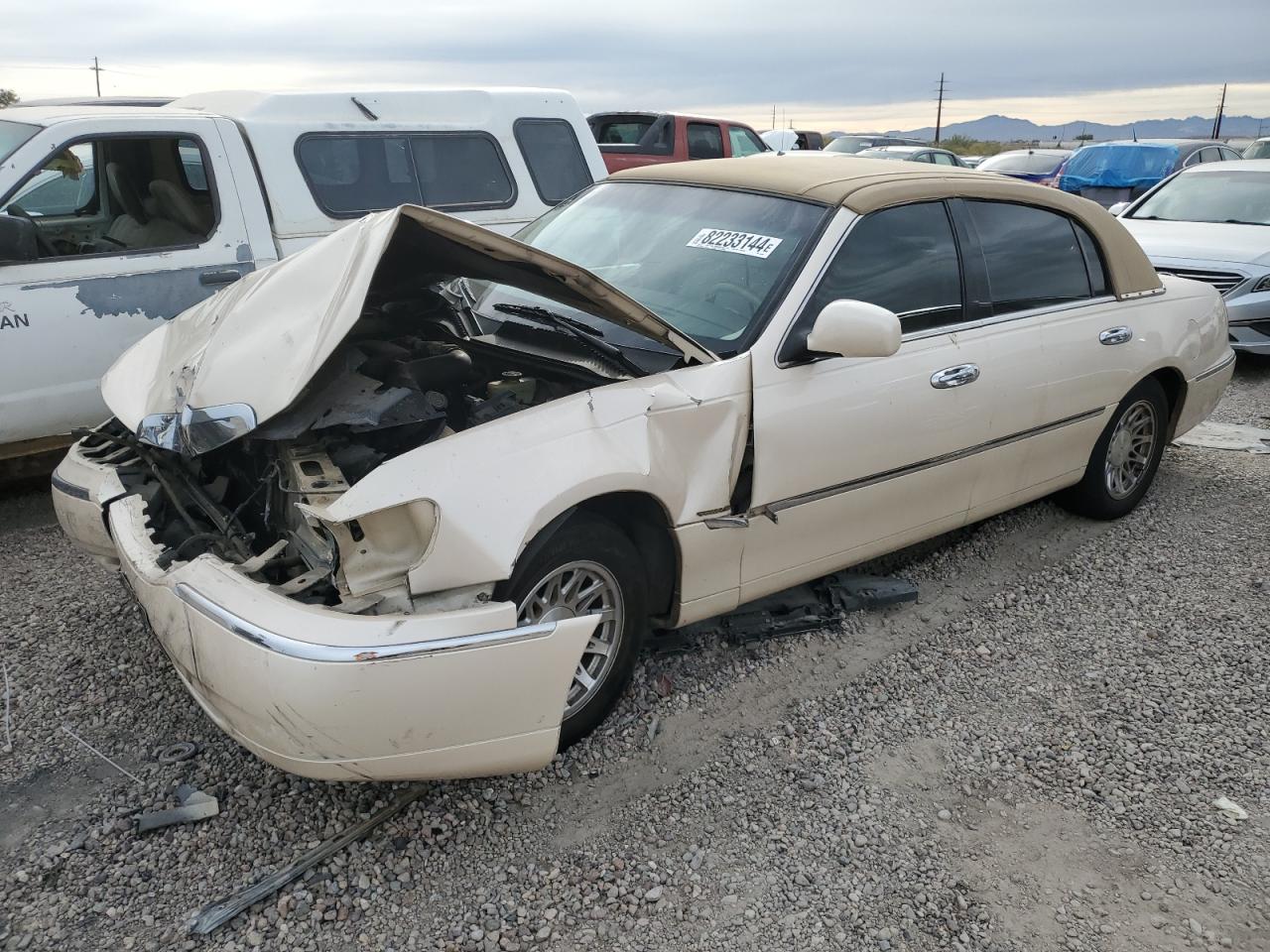 Lot #3025788327 1998 LINCOLN TOWN CAR C