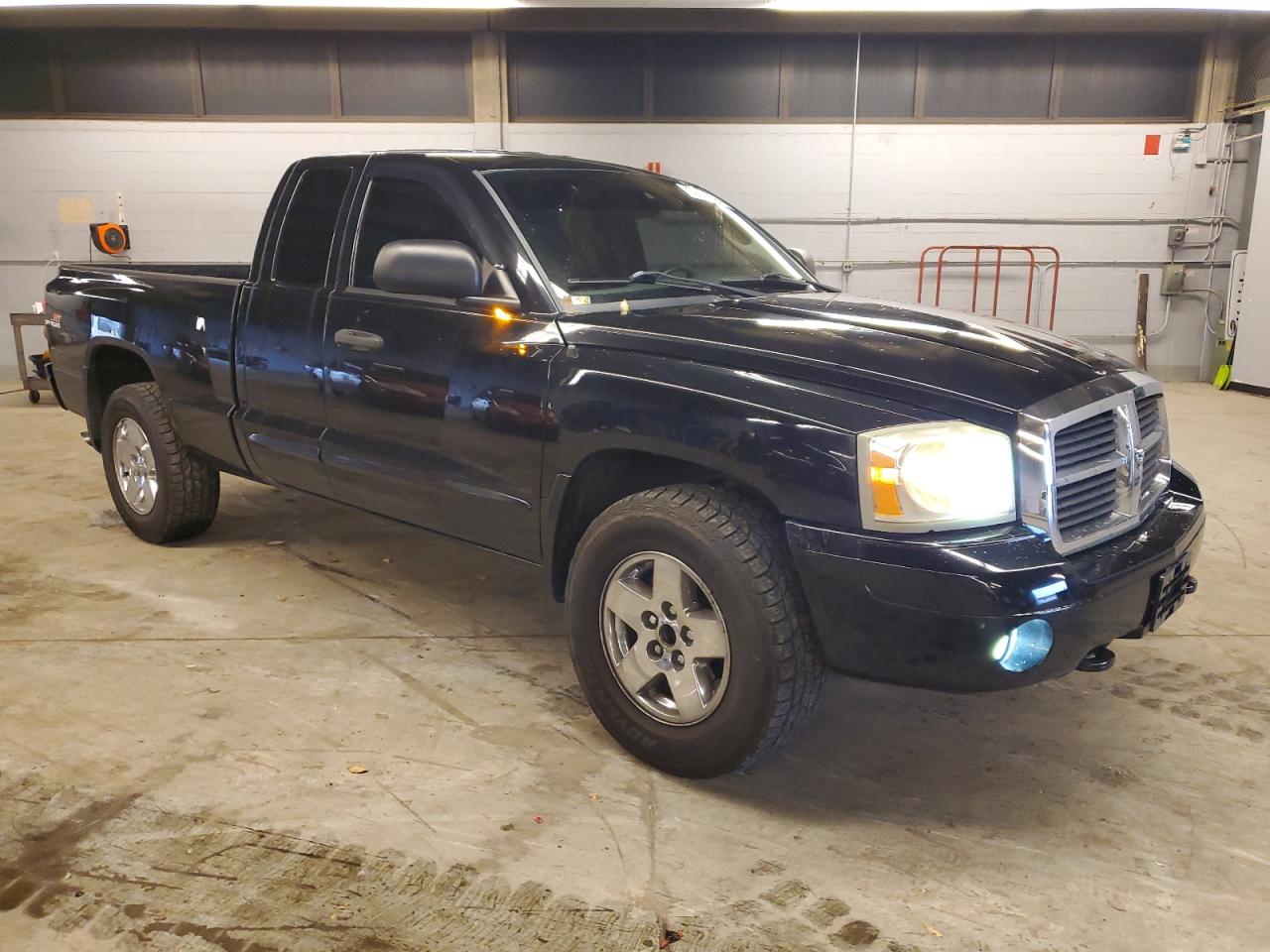 Lot #2955356492 2005 DODGE DAKOTA SLT