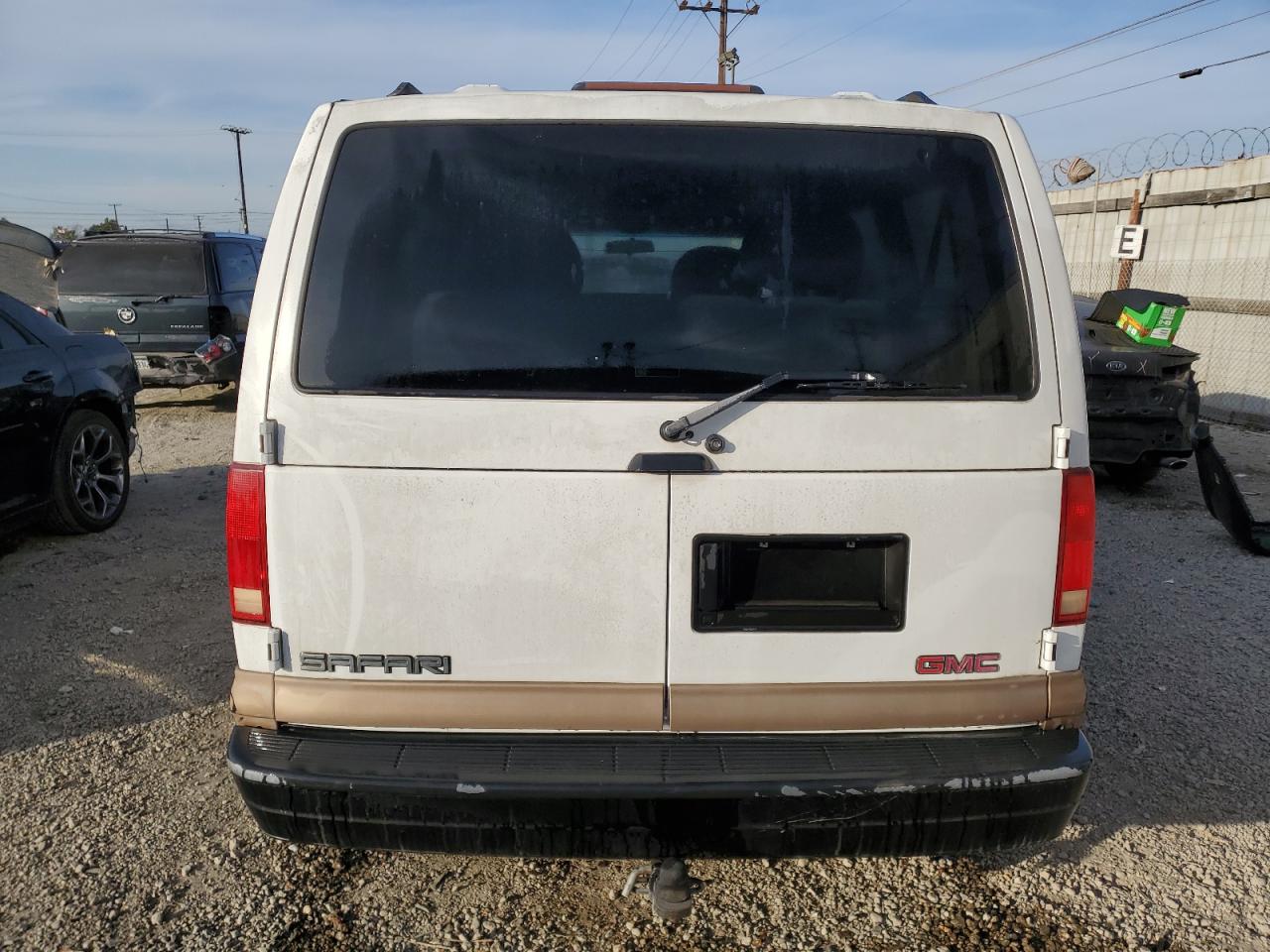 Lot #2991591984 1999 GMC SAFARI XT