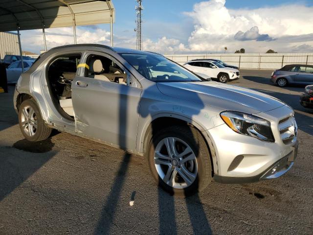 VIN WDCTG4GB1GJ258906 2016 MERCEDES-BENZ GLA-CLASS no.4