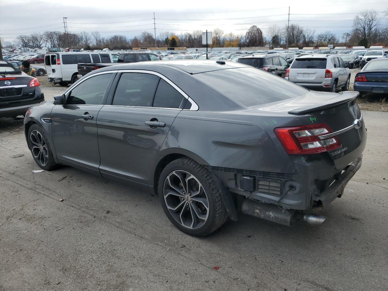 Lot #3009039318 2015 FORD TAURUS SHO