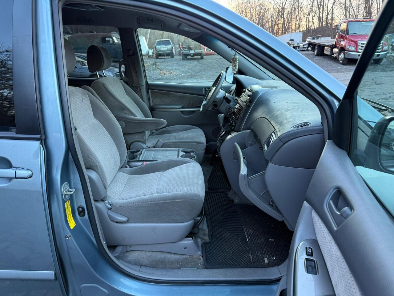 Lot #3015302611 2008 TOYOTA SIENNA CE