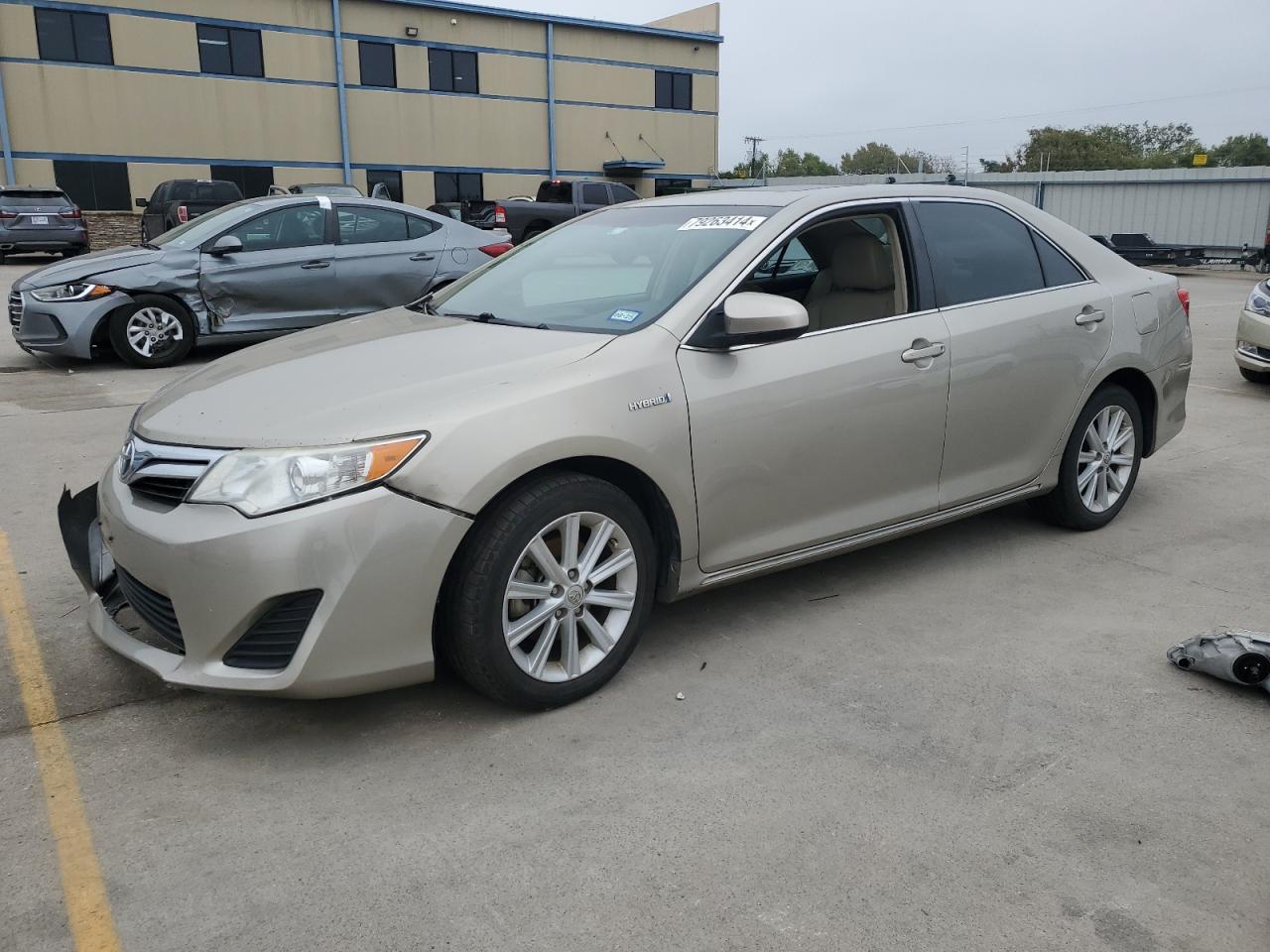 Lot #2970024920 2013 TOYOTA CAMRY HYBR