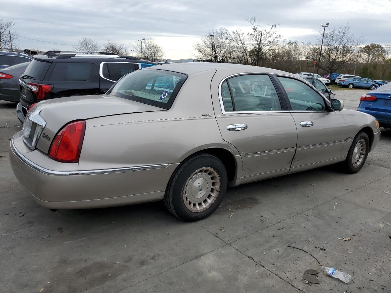 Lot #2972201133 1999 LINCOLN TOWN CAR E