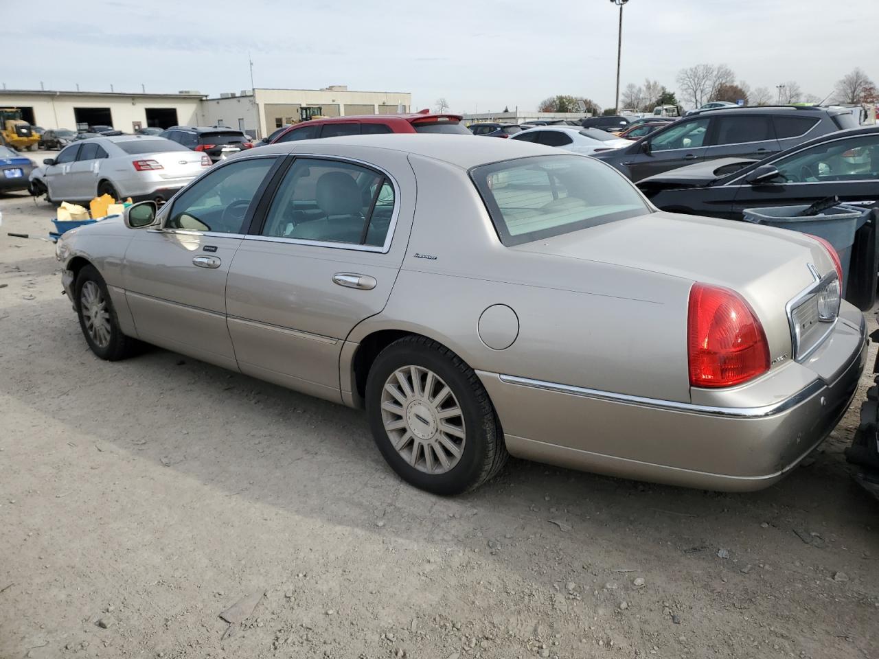 Lot #3025964951 2003 LINCOLN TOWN CAR S