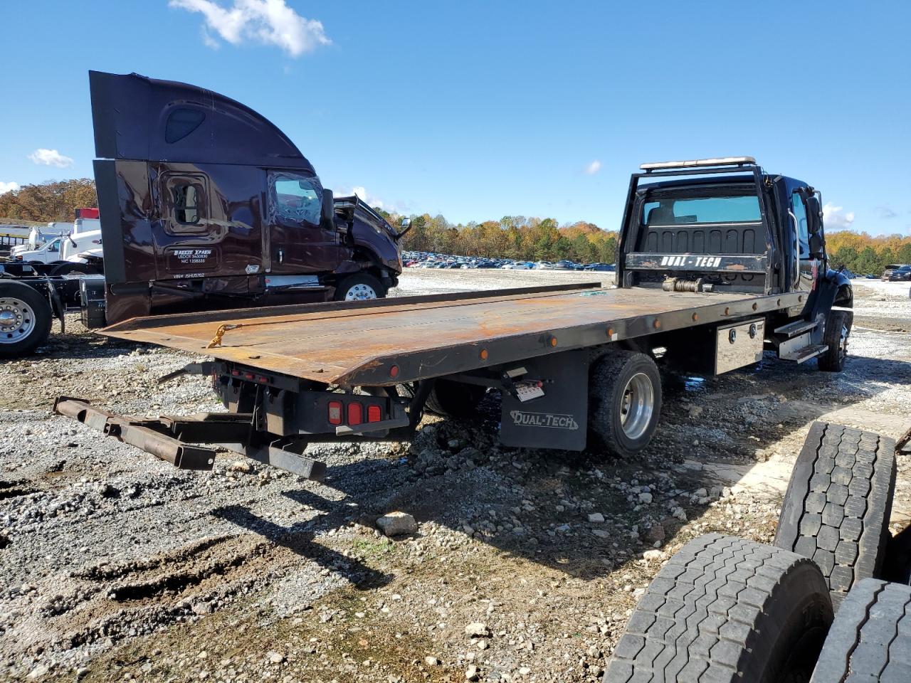 Lot #3020929679 2006 FREIGHTLINER M2 106 MED