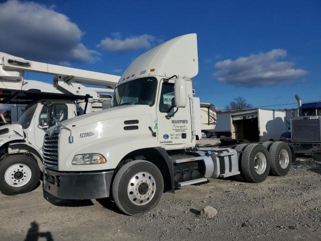 MACK 600 CXU600 2017 white tractor diesel 1M1AW09Y7HM083457 photo #3