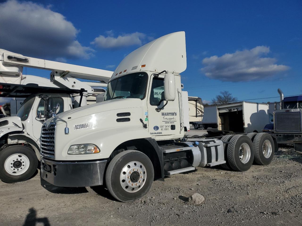 Lot #3020477174 2017 MACK 600 CXU600