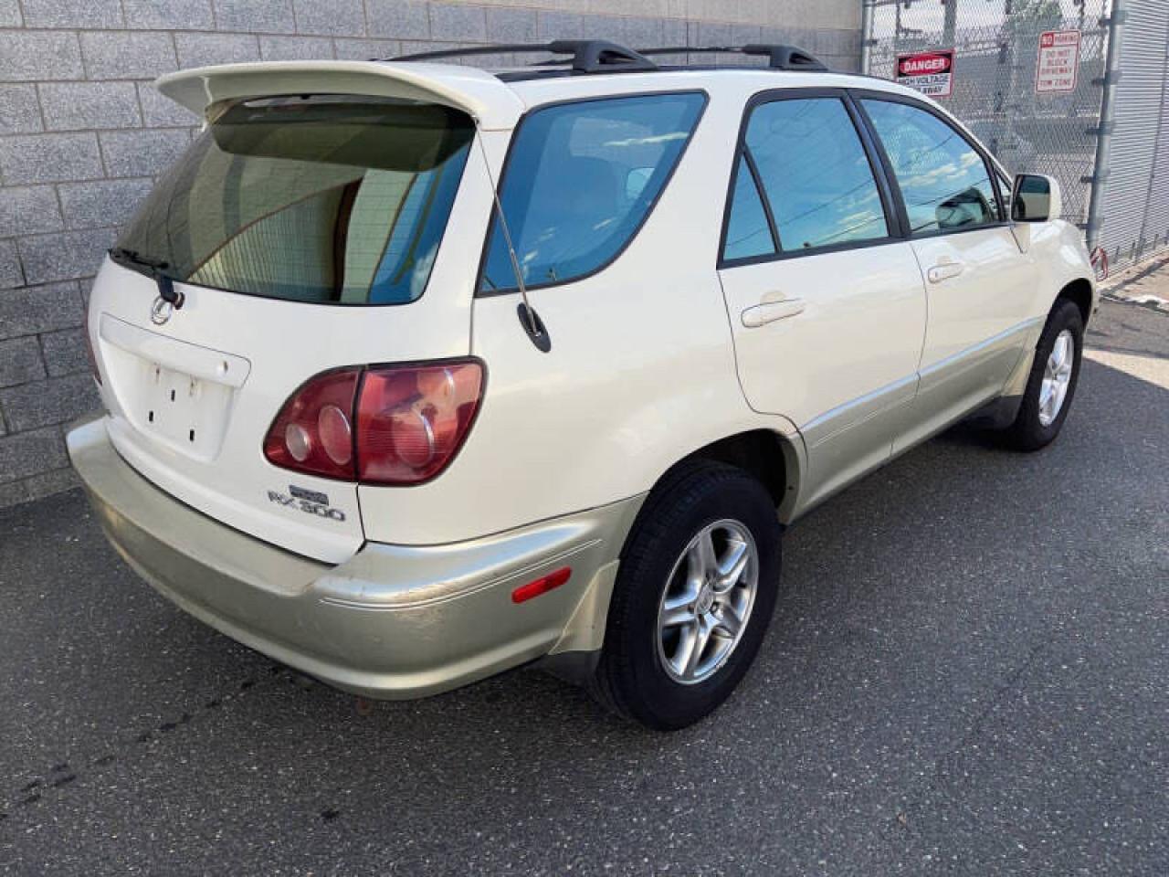 Lot #3006621642 2000 LEXUS RX 300