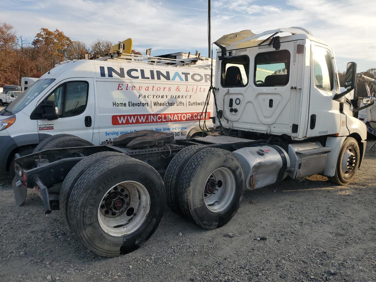 Lot #2972151128 2022 FREIGHTLINER CASCADIA 1