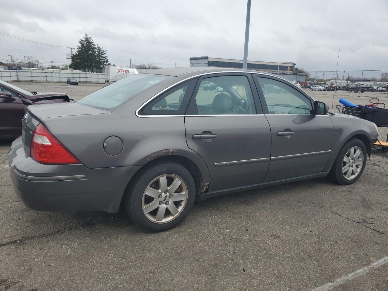 Lot #2989045613 2005 FORD FIVE HUNDR