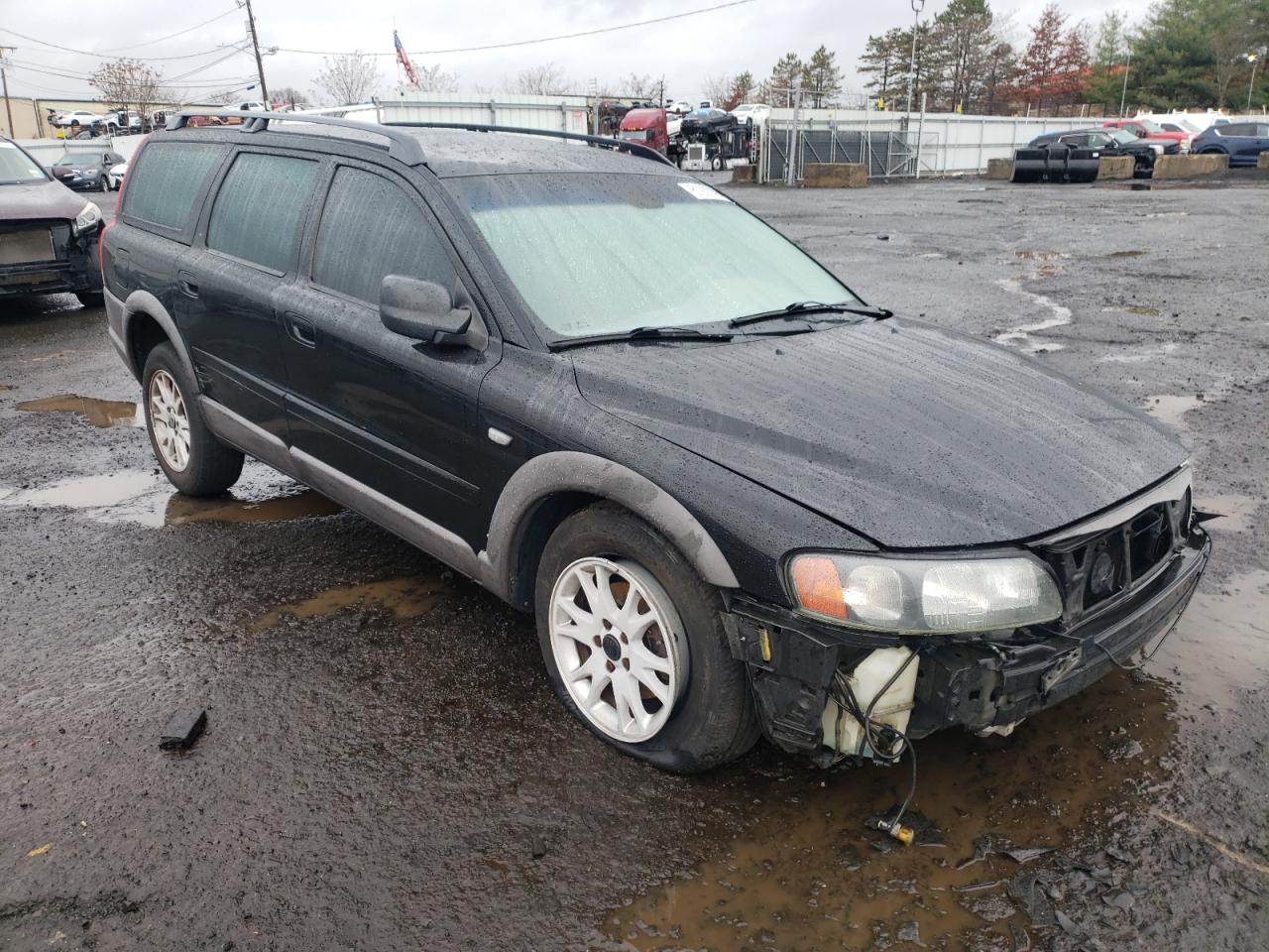 Lot #3033010024 2004 VOLVO XC70