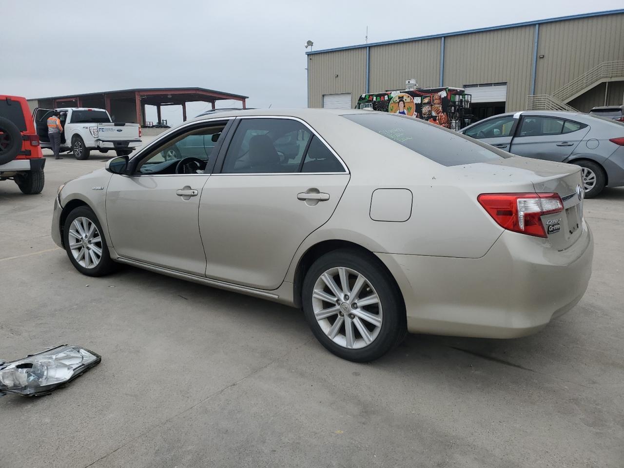 Lot #2970024920 2013 TOYOTA CAMRY HYBR