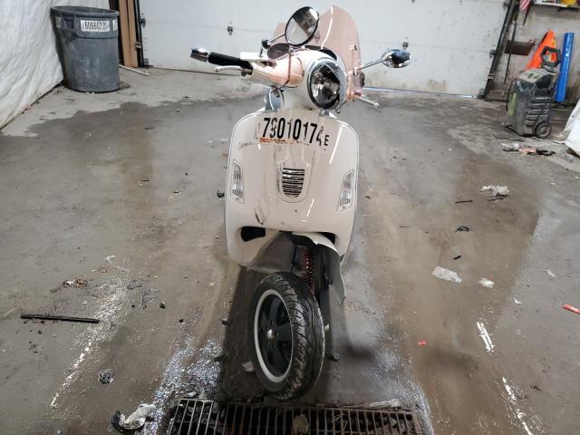 VESPA GTS 300 SU 2010 white  gas ZAPM459LXA5701468 photo #3