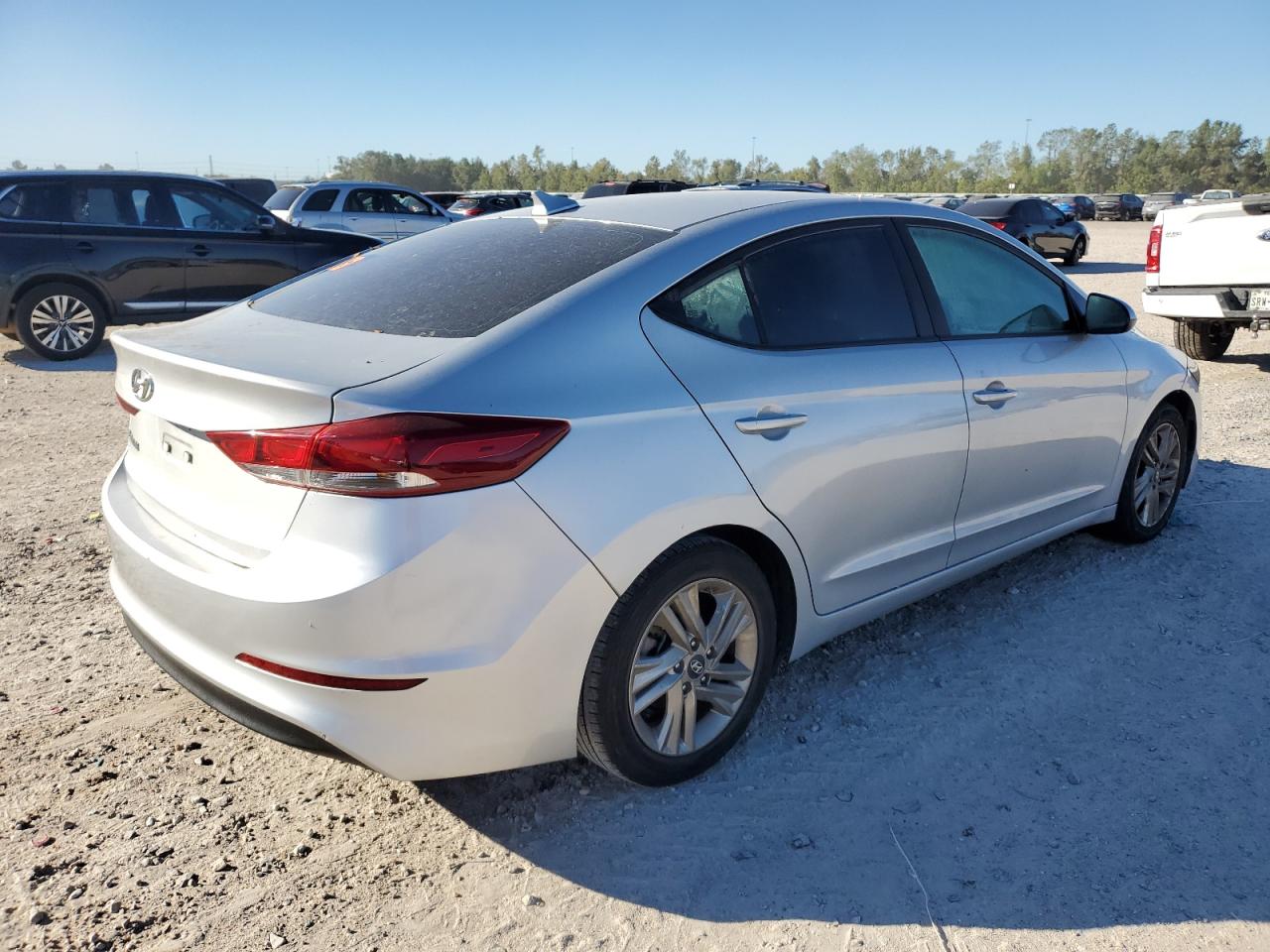 Lot #3030618100 2018 HYUNDAI ELANTRA SE