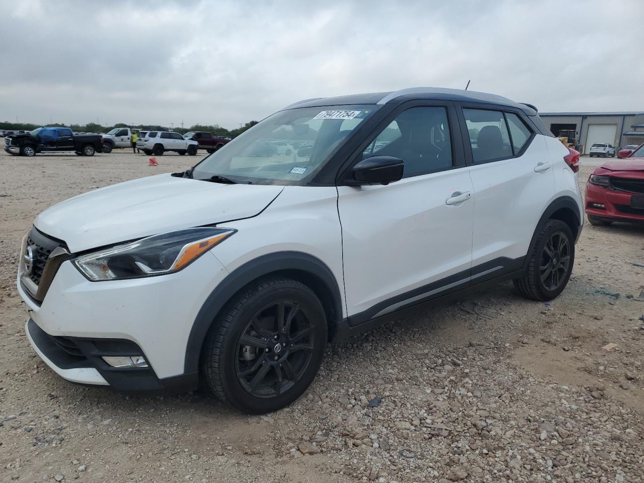  Salvage Nissan Kicks