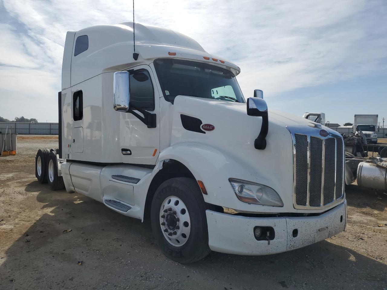  Salvage Peterbilt 579