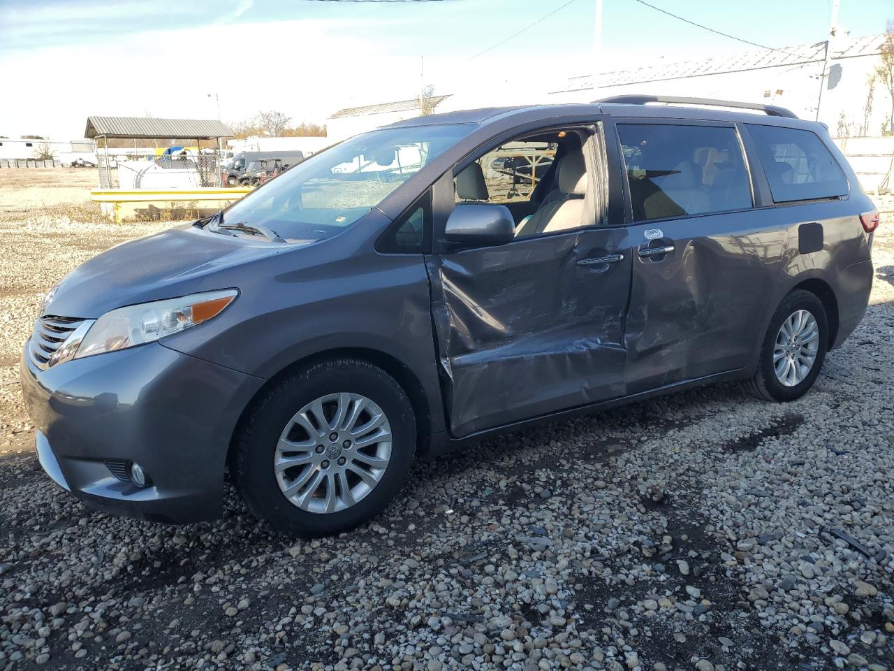 Lot #2989315049 2016 TOYOTA SIENNA XLE