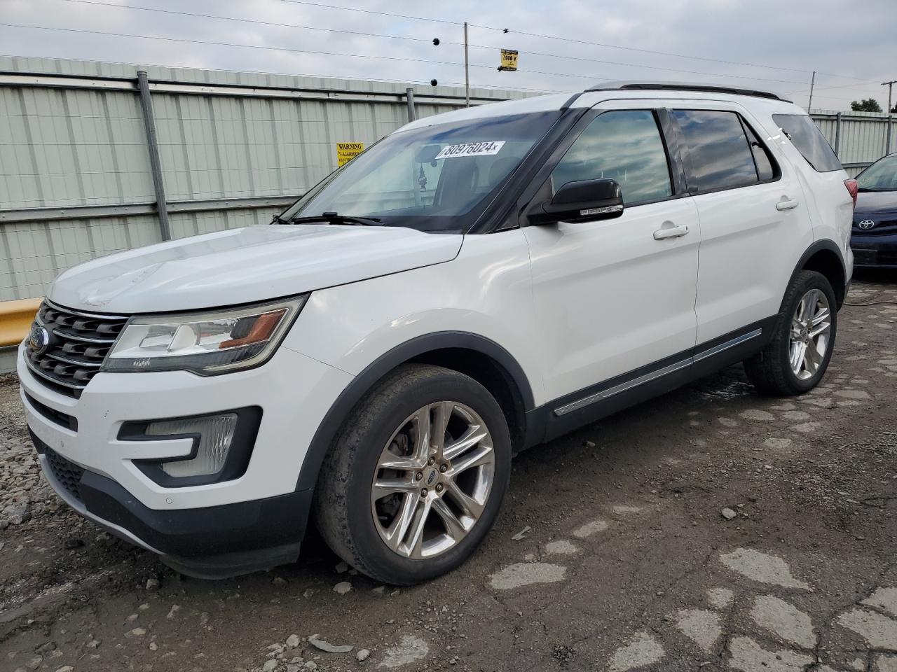  Salvage Ford Explorer