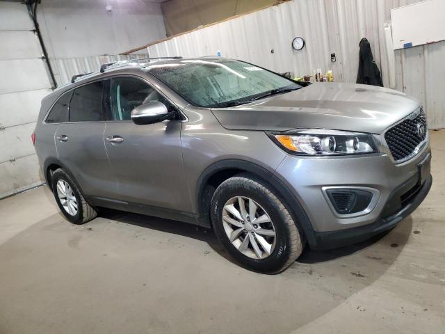 VIN 5XYPGDA52HG192507 2017 KIA Sorento, LX no.4