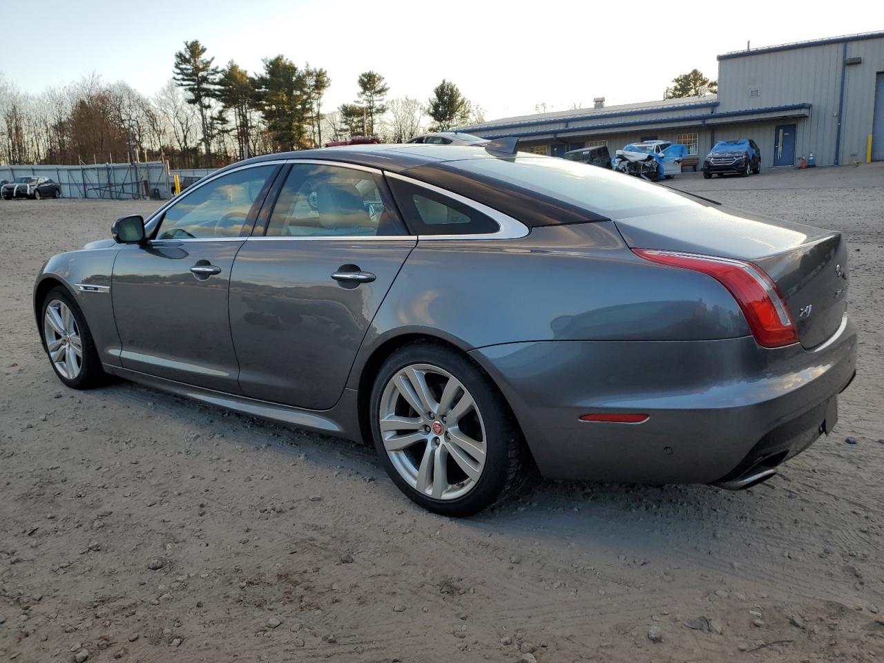 Lot #2988132995 2017 JAGUAR XJ