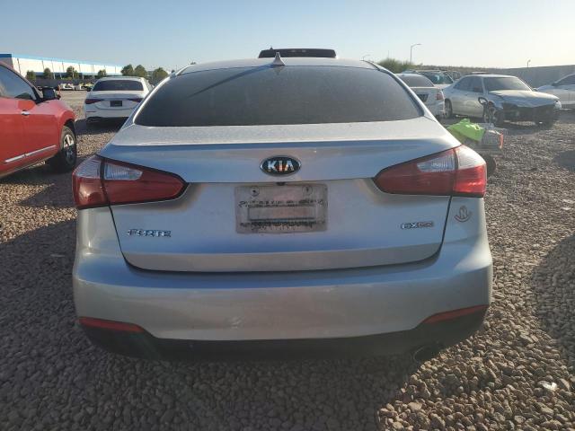 VIN KNAFX4A85F5337824 2015 KIA FORTE no.6