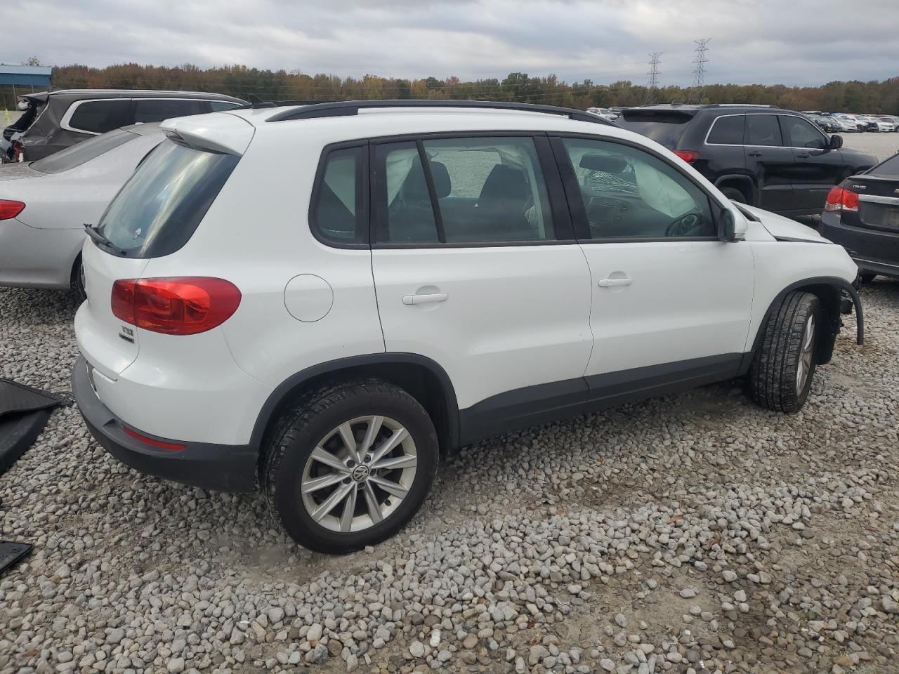 Lot #3028494917 2018 VOLKSWAGEN TIGUAN LIM