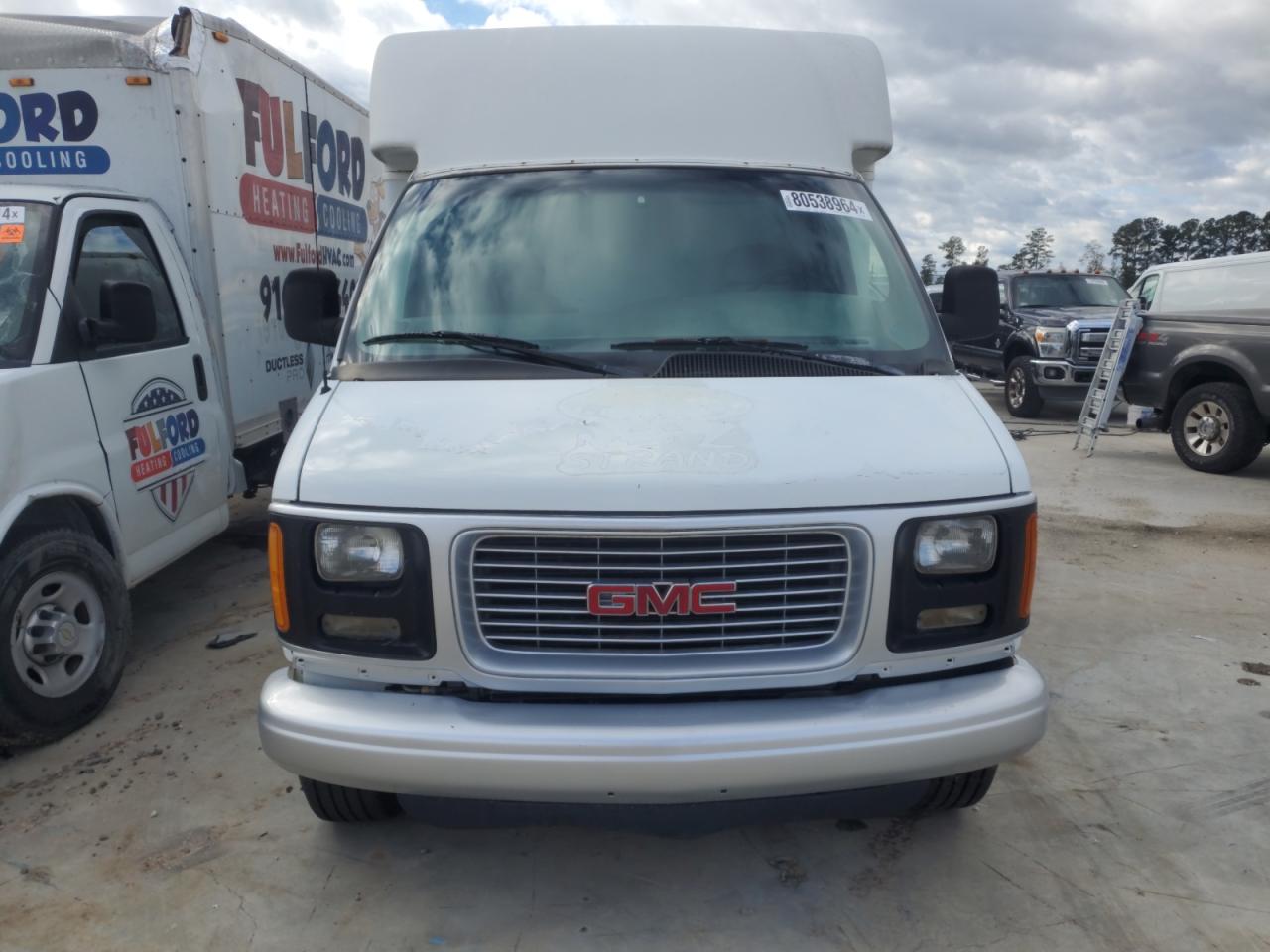 Lot #2979255194 2000 GMC SAVANA CUT