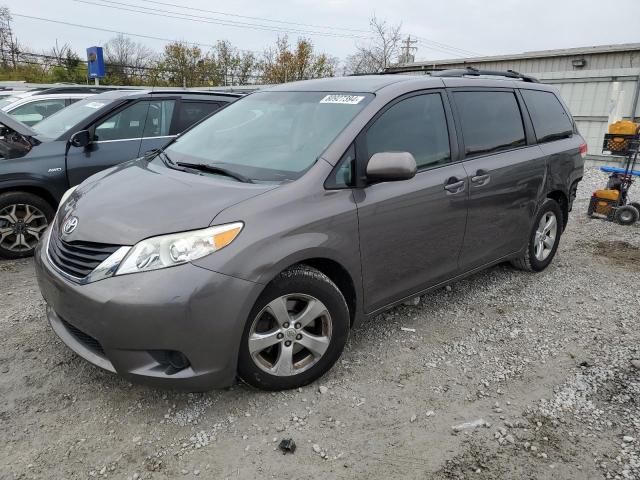 TOYOTA SIENNA LE