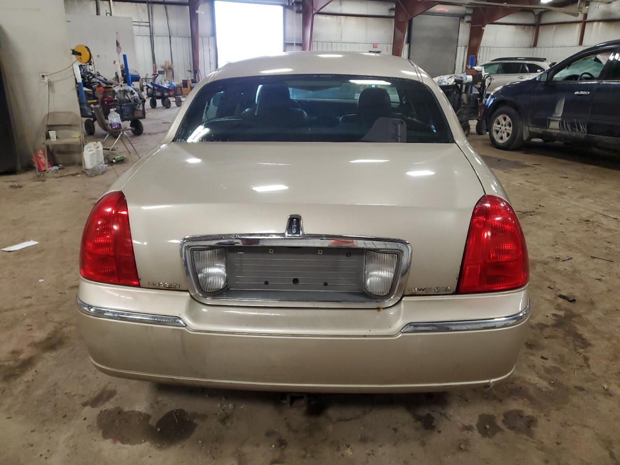 Lot #2960151224 2009 LINCOLN TOWN CAR S