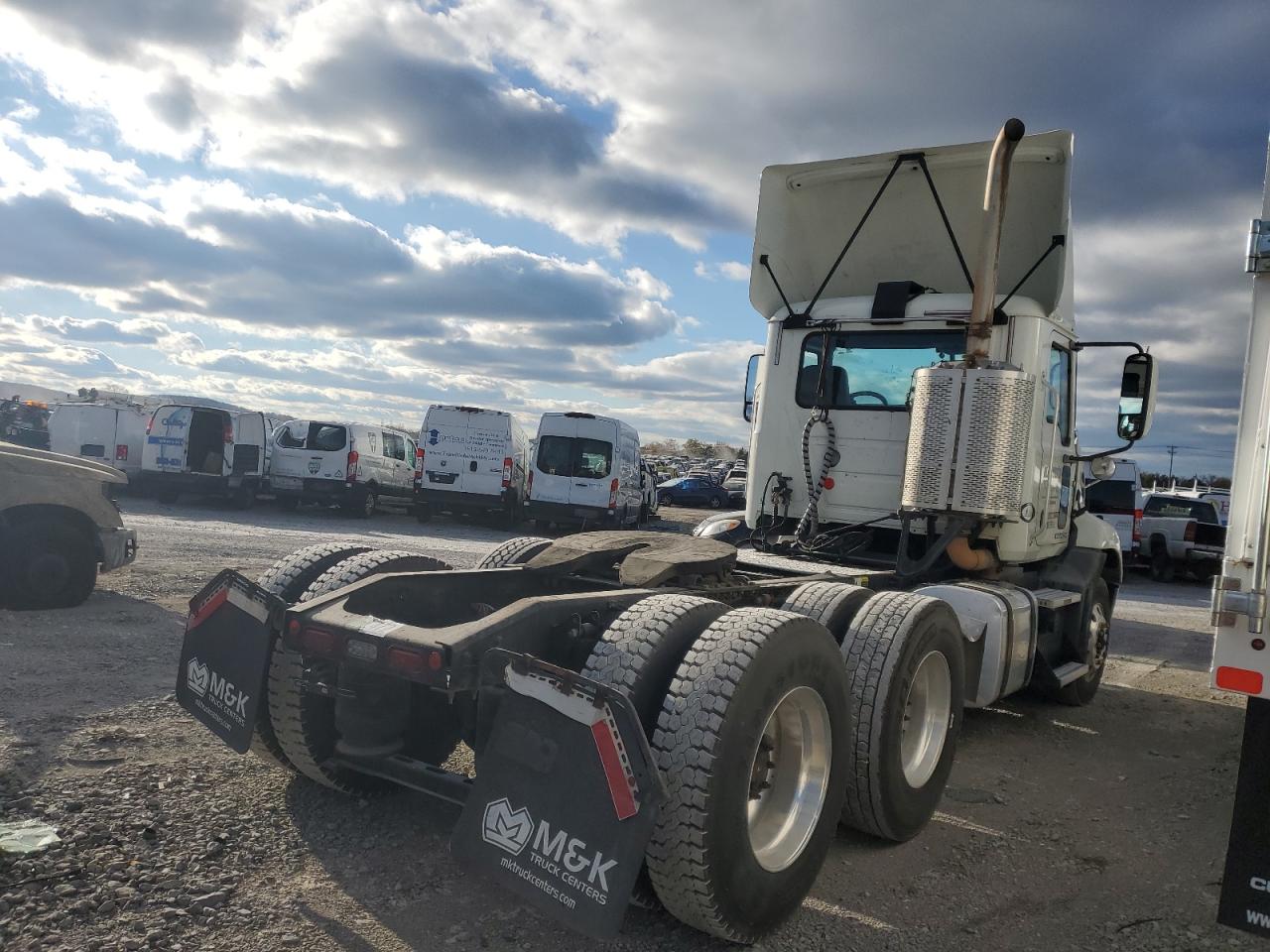 Lot #3020477174 2017 MACK 600 CXU600