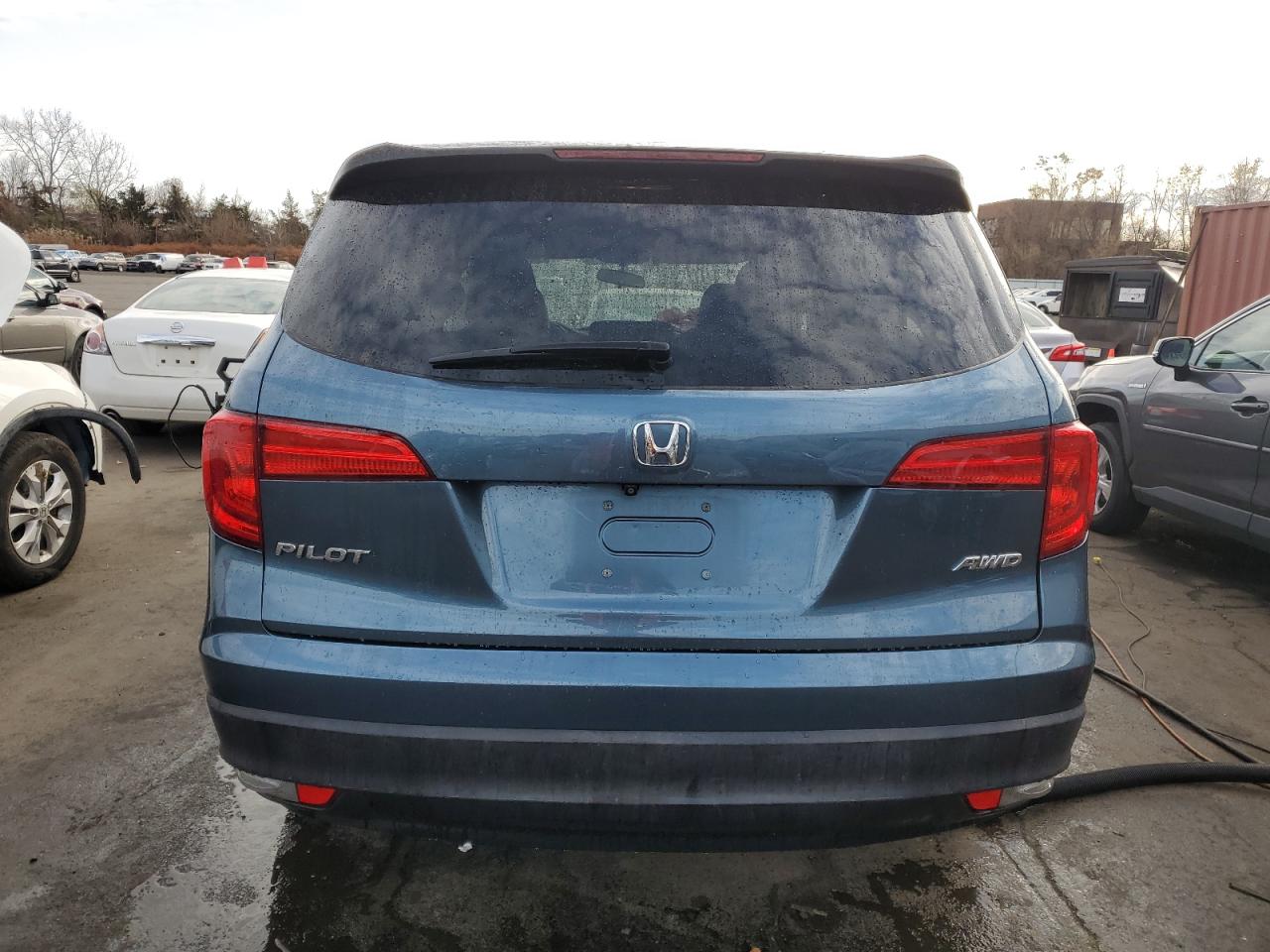 Lot #2979112985 2016 HONDA PILOT LX